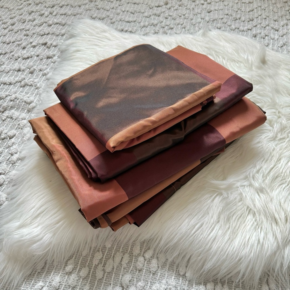 Bundle of fabric / curtains